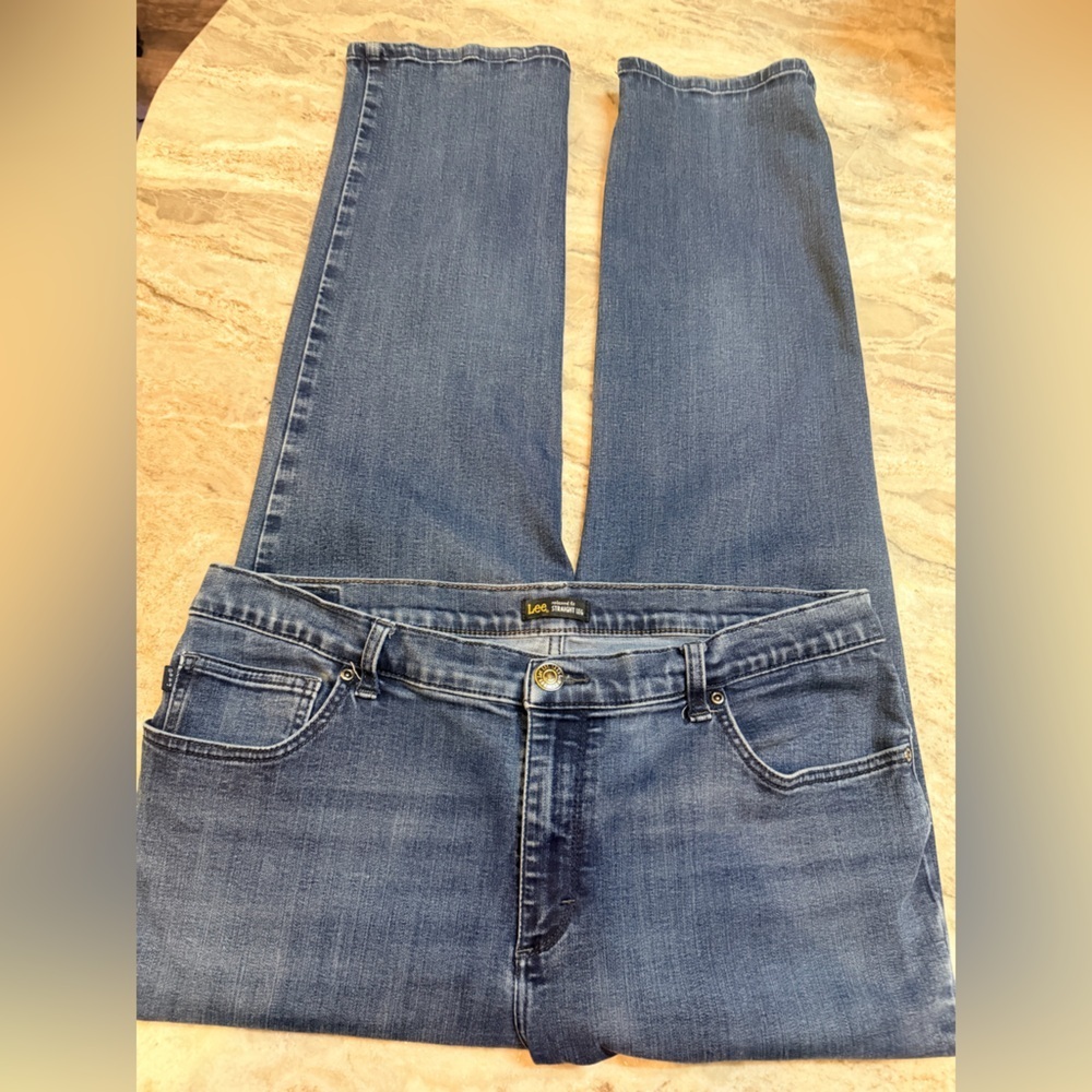 Lee Women’s Jeans Size 16 Medium Relaxed Fit Straight Leg Blue Denim